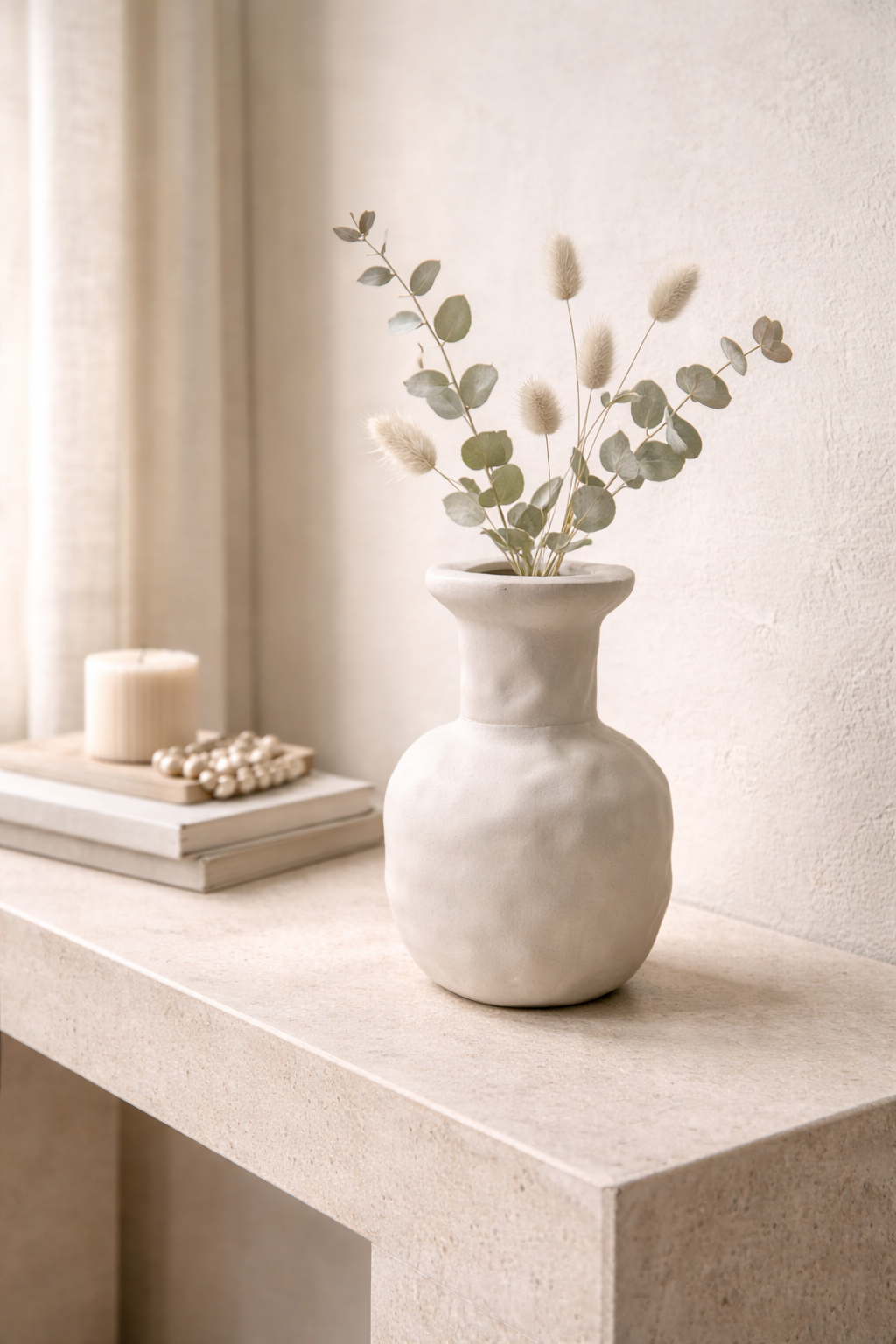 Vase Sculptural en Céramique Beige