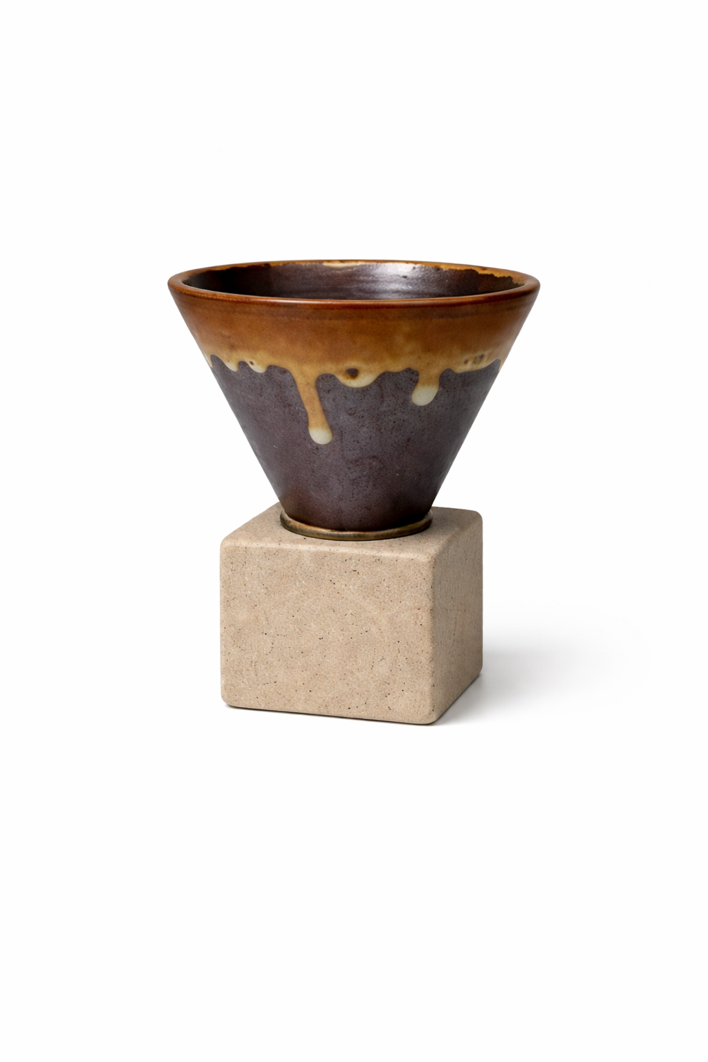 Tasse à Café Design en Pierre avec Support Carré – Effet Café Débordant